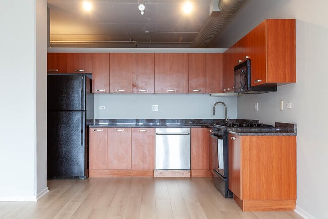 Building Photo - 212 E Cullerton St