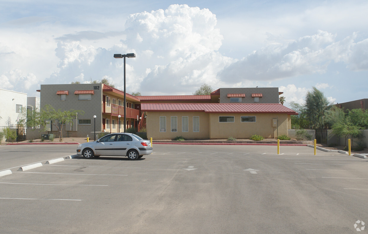 Building Photo - 102 E Mohave Rd