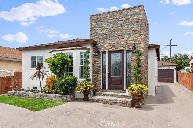 Foto principal - 743 E 90th St