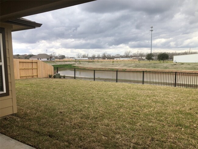 Building Photo - 1234 Oak Barrel Run