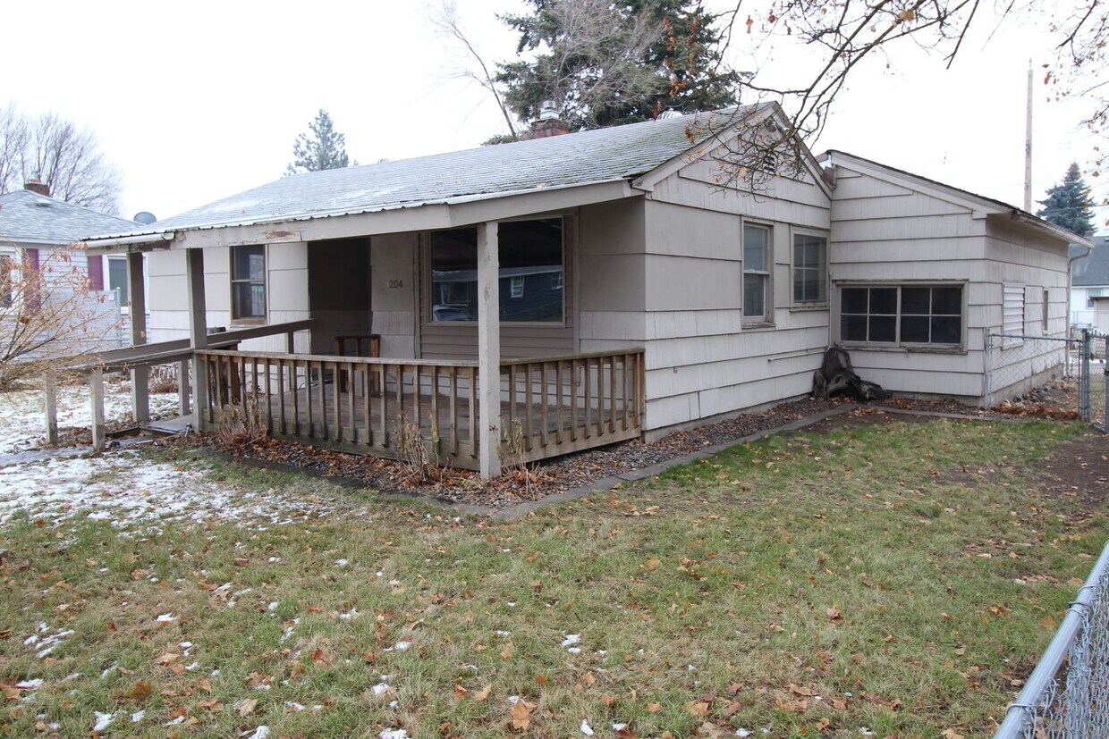 Primary Photo - 1204 E Bismark Ave