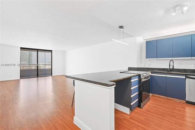 Foto del edificio - 2500 Parkview Dr