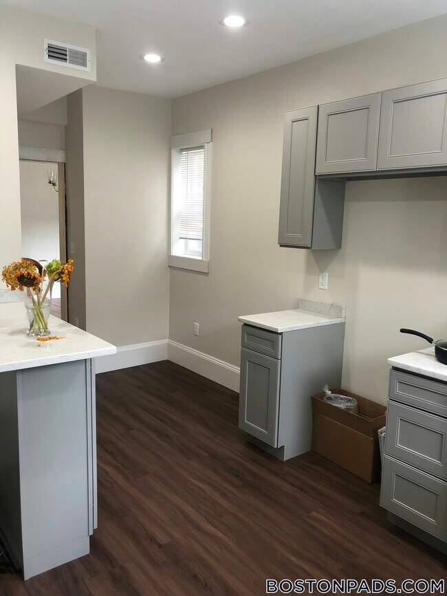 Foto del edificio - 130 Glenville Ave