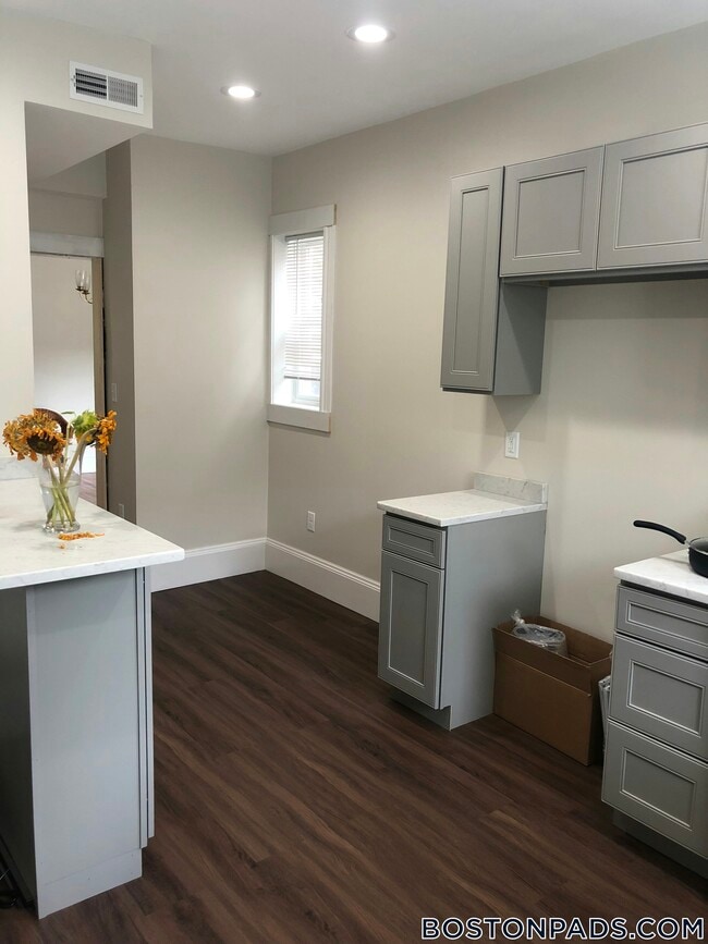 Building Photo - 130 Glenville Ave