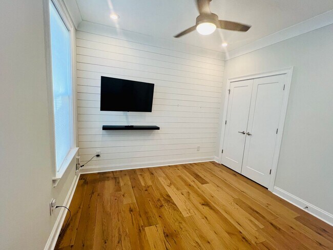 Foto del edificio - 2512 Kenmore Ave