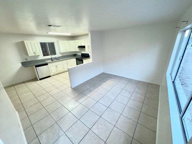 Foto del edificio - 7309 Central Ave