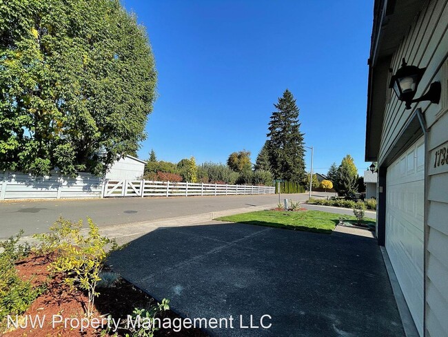 Building Photo - 3 br, 2 bath House - 17366 SW Stark St