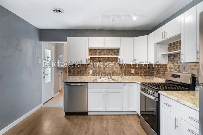 Building Photo - 1595 Flicker Dr