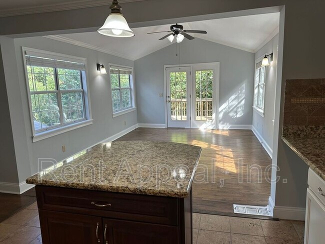 Building Photo - 1156 St Louis Pl NE