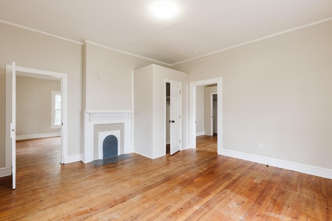 Building Photo - 22 E 7th St