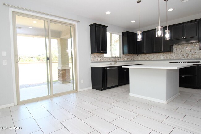 Building Photo - 2092 E Lantana Dr