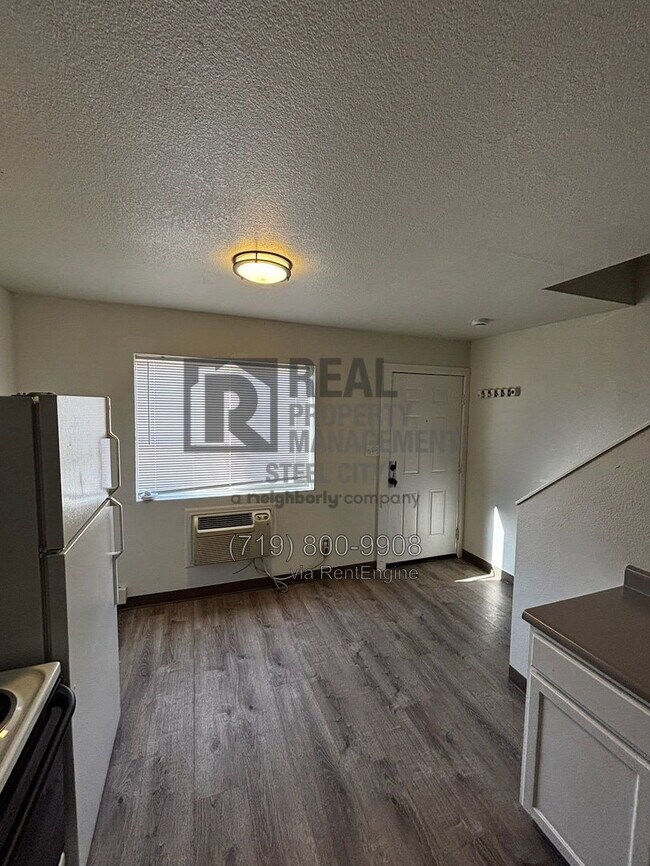 Foto del edificio - 1715 Oakshire Ln