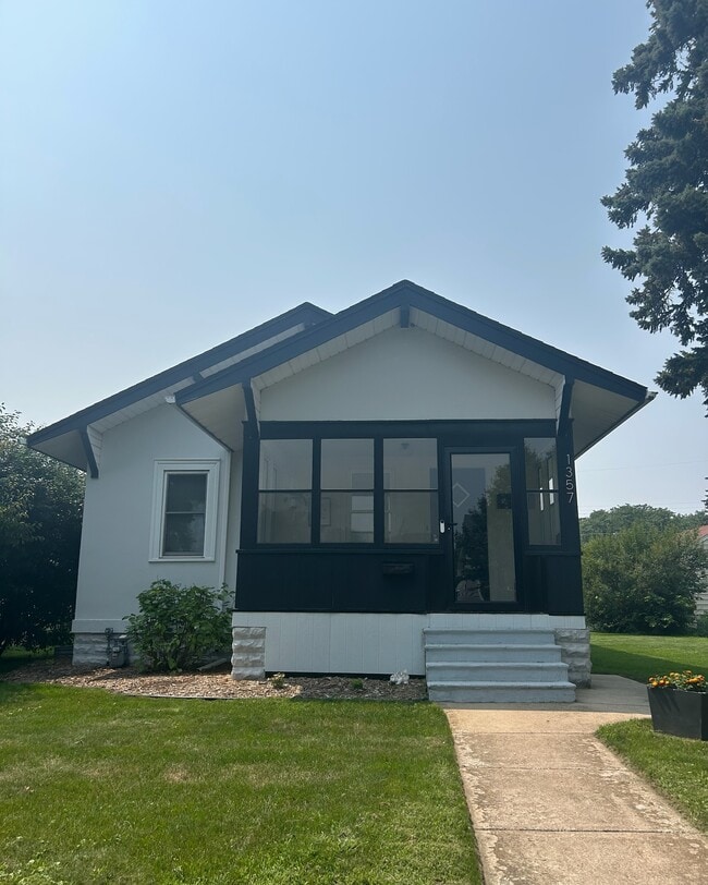 Building Photo - 1357 Schletti St