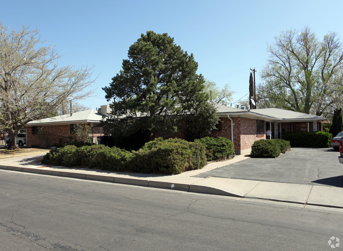 Foto principal - 314-320 Alvarado Dr NE