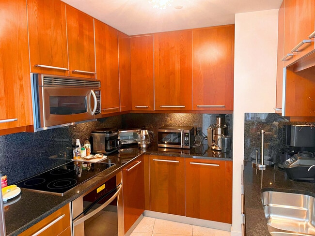 Building Photo - 901 Brickell Key Blvd
