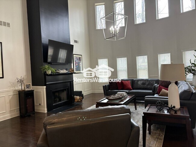 Building Photo - 4581 River Hill Cir