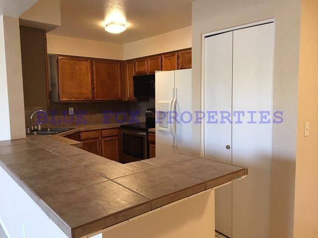Building Photo - 2188 N Pantano Rd