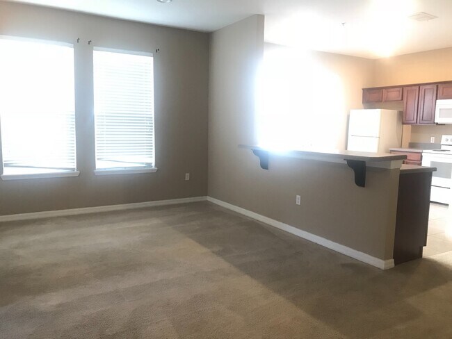 Building Photo - MOVE IN SPECIAL- Beautiful 3/2.5 Harmony Condo.