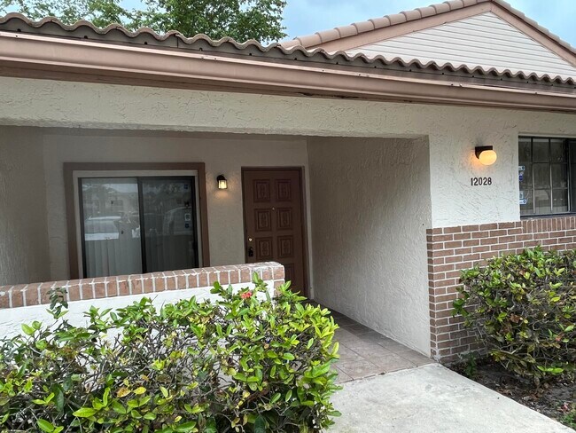 Foto del edificio - 12028 Royal Palm Blvd