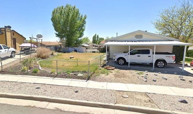 Building Photo - 4 bedroom house