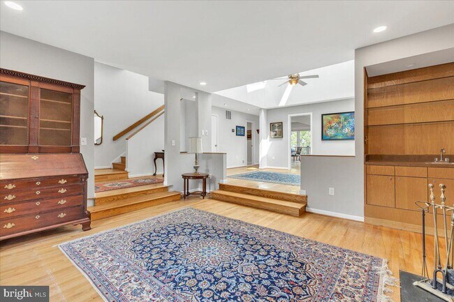 Building Photo - 5211 Strathmore Ave