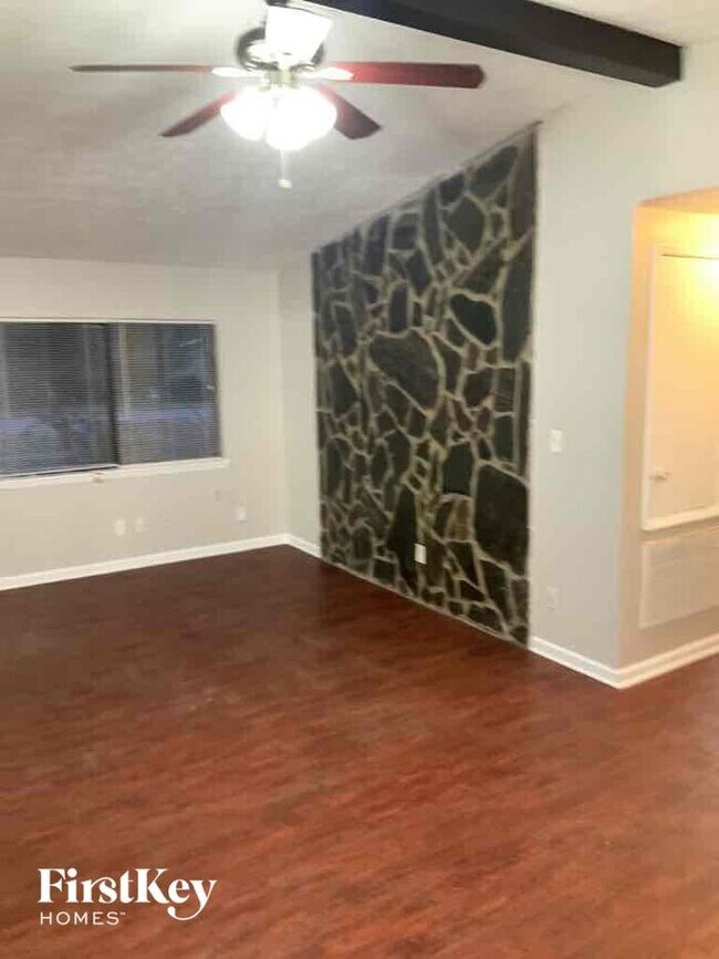 Foto del edificio - 8103 Devonshire Dr