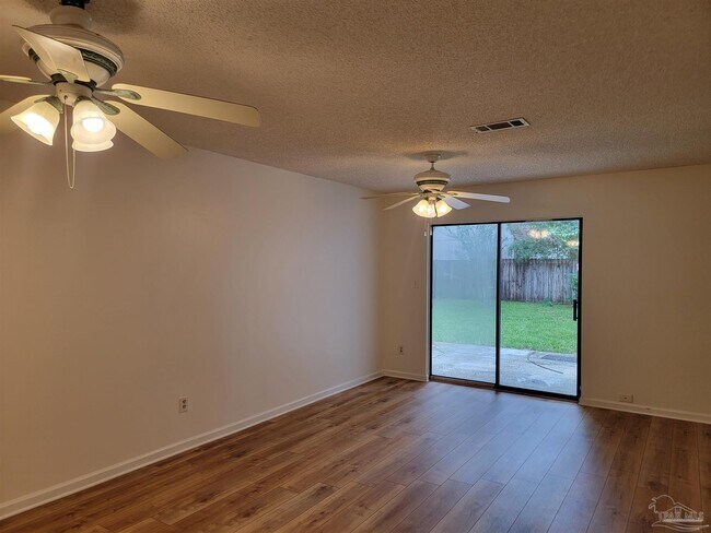 Foto del edificio - 7702 Kipling St