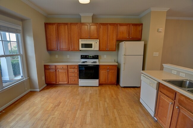 Building Photo - Light, Bright Governor's Village Townhome