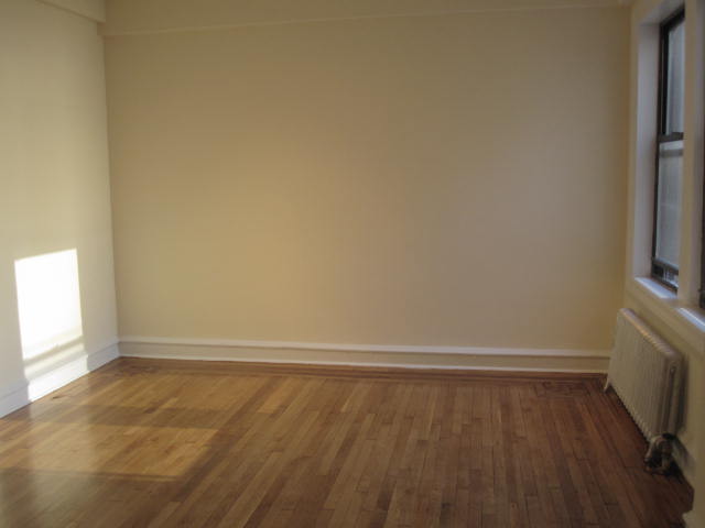 Foto principal - 354 W 54th St