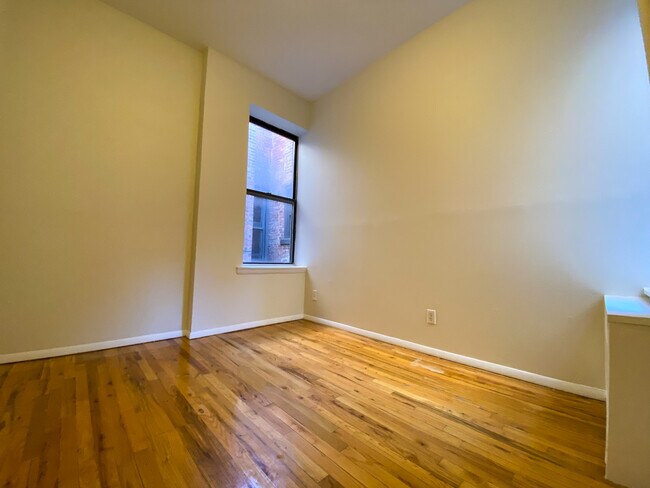 Foto del edificio - 203 W 82nd St