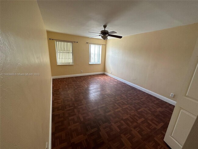 Foto del edificio - 2058 Monroe St