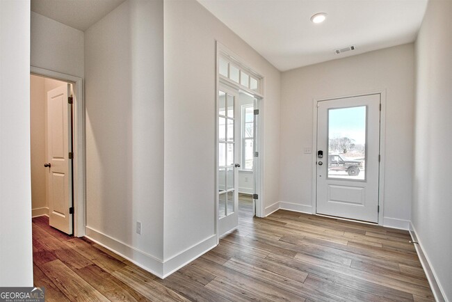 Building Photo - 115 Tallulah Trl