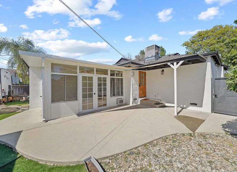 Foto principal - 6501 Hesperia Ave