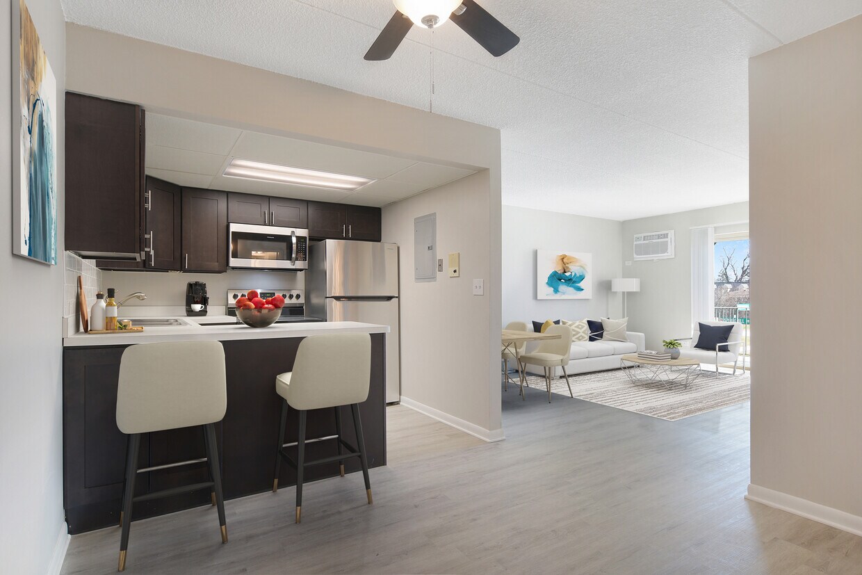 Springhill Apartments in Roselle, IL