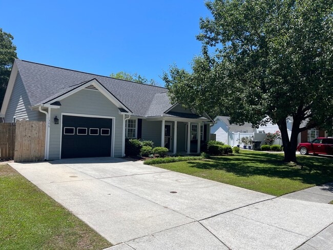 Building Photo - Remodeled home in Great Location