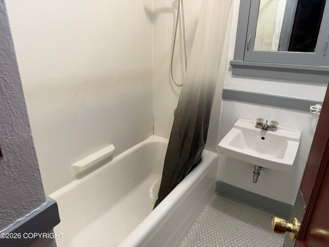 Building Photo - 436 Main St