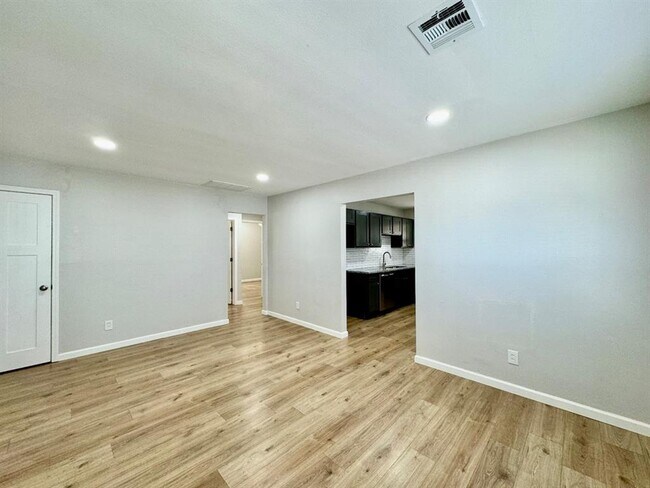 Foto del edificio - 705 N Key Blvd