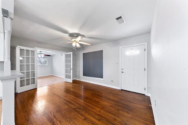 Building Photo - 9830 Sumerlin St