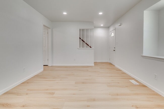 Building Photo - 1430 Westbrooke Terrace