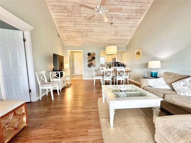 Foto del edificio - 1096 Villa Ln