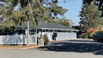 Building Photo - 602 Harris Ave