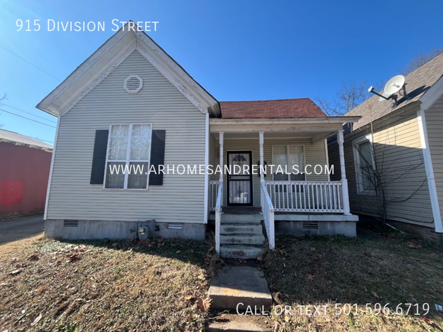 Primary Photo - 915 Division St