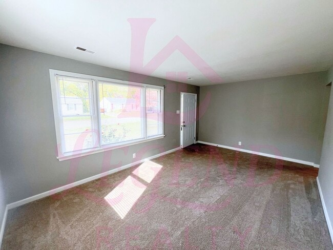 Building Photo - Move-In Ready 2-Bedroom Gem in Florissant