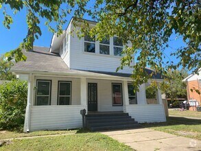 Building Photo - 702-704 S Montgomery St