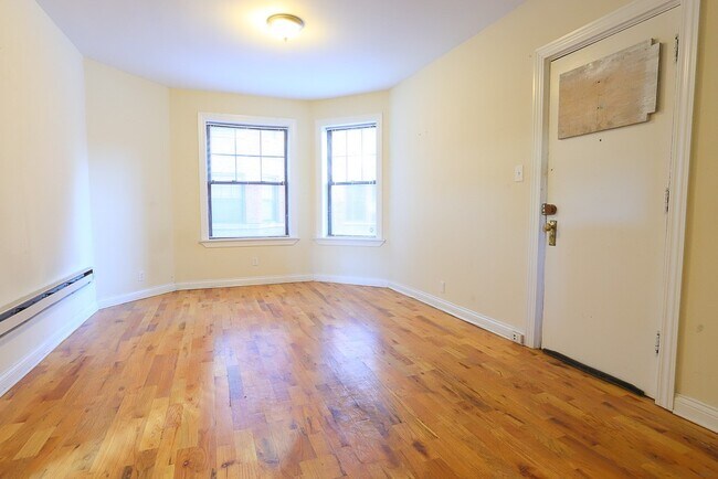 Building Photo - 4418 N Wolcott Ave