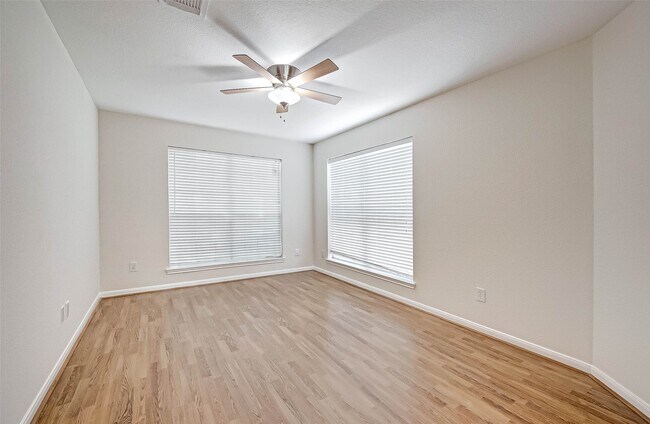 Foto del edificio - 5127 Birch Manor Ln