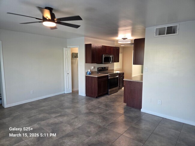 Foto del edificio - 1819 N 87th Pl