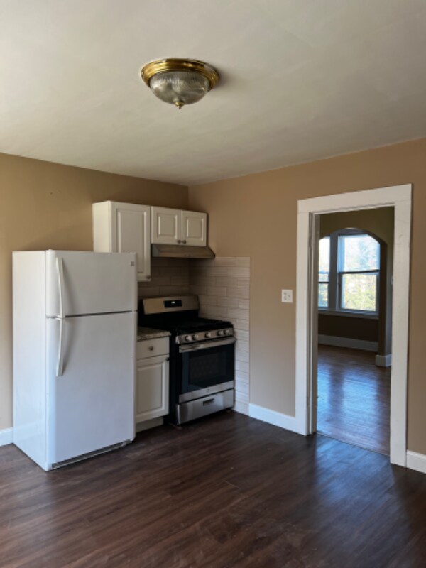 Building Photo - 383 Davis St