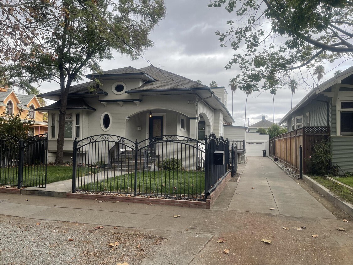Primary Photo - 52 S 10th St