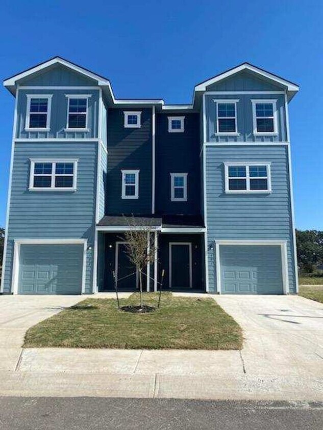 Foto principal - 13306 Rowdy Cove